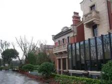 户型方正,花园朝南,精装修三年,看房方便