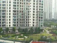 满五年税费少,阳光好到炸裂,阳台很大,安静居住舒适