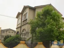 小区中间位置 满五年,花园集中南面、东临丁字湖