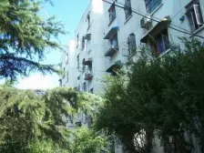 客厅带阳台、交通便利、居家装修、南北通透,临近地铁