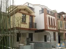 大户型中套 附赠三层中庭地下室 位置好 楼距宽