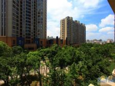 卫生间全明,大开间,品质小区,小区入口附近