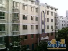 天湖之春 婚装三房 保养好可以直接入住 有个车库车位