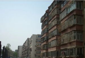 南航花苑电梯大两房,户型方正,中间楼层