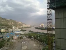 BRT沿线河景房,产权清晰可按揭,电梯房,交通便利。