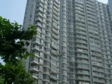 带车位,采光充足,主卧朝南,小区中心位置