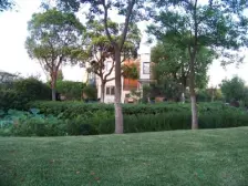 300多万装修,室内使用350平,挑空6米客厅,4开间朝南