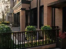 金色中环 地铁口 联排别墅 精装修带电梯 有露台台院子 无稅