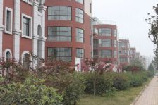 下叠别墅有花园和车库地热源泵供暖前无遮挡采光好