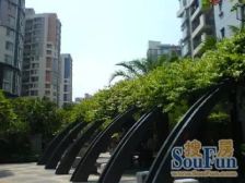房子格局方正,通风采光佳,前后花园大,位置安静舒适