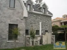 次新小区 占地大 花园大 停车方便 带泳池 领包入住