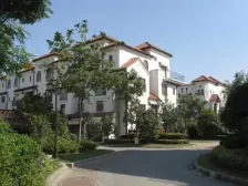 ①五米挑高大厅②五房设计③有地下室④大露台⑤南花园