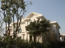 本案为二期的,占地面积大,纯毛坯,位置好