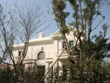 此房满五年税费低+边套采光好+干挂石材外立面法式风格