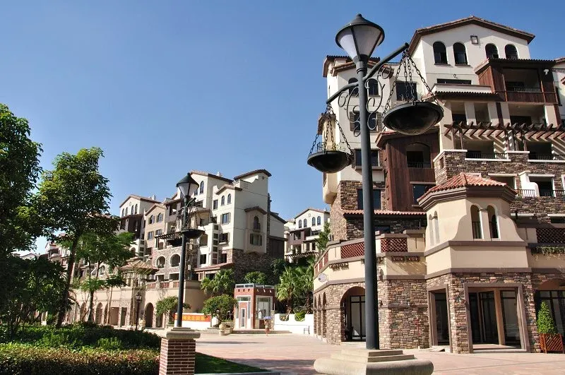 读滨湖路凤岭山语城 难得一见户型 大平层毛坯四房 有钥匙视野好