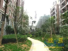 锦绣江南是错层精装三房,很干净,拎包入住