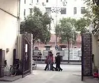 内环内近地铁,黄jin三楼,96年,面宽3米6,精致装修