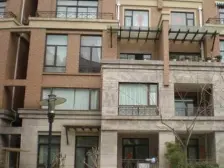 自带私家花园,洋房区低密度别墅,人工活水胡枕而居