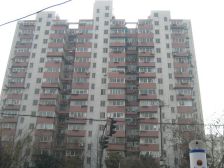 小区中心位置,主卧朝南,近商圈,客厅带阳台