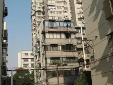 客厅带阳台、交通便利、居家装修、南边通透,房型正气