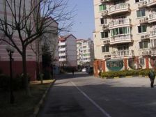 8号线地铁口,飞机大三房。停车方便,前滩一站之隔,