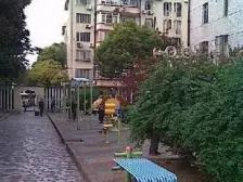 莲溪二村 中间套 大两房 小区中间位置