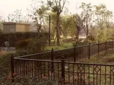 03年电梯商品房,30平露台,前面有一个200平空中花园