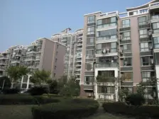 一梯两户,南北通透,交通便利,居家装修