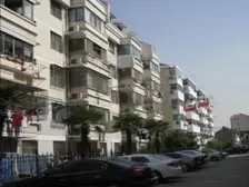 独栋别墅,客厅朝南,南北通透,繁华地段,近地铁,精装修,带露台,一楼送花园