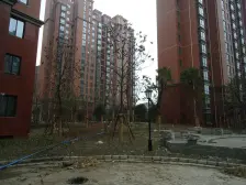 电梯房,新式里弄,大两房,主卧朝南,交通便利,近商圈,居家装修,诚意出售