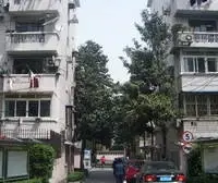 一梯三户,南北通透,近地铁,小区中心位置,居家装修,业主急售,诚意出售