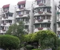 定西路底层南北两房 朝南带独用天井 厨房卫生有窗 带租约