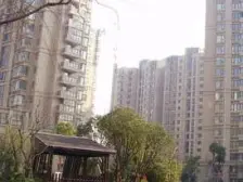 金沙雅苑一楼带大花园 三开间 精装修3年 南北通户型