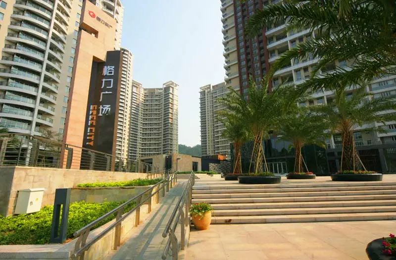 买房只收5千优选捡漏王格力广场3室2厅高层南向看山景