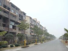 出行方便,小区环境好,户型方正,居住方便舒适