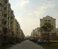 玉兰香苑3期顶楼带阁楼不靠马路阁楼做了5个房间