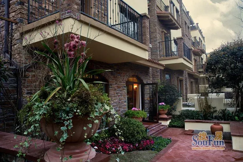 融创奥山博爵堡