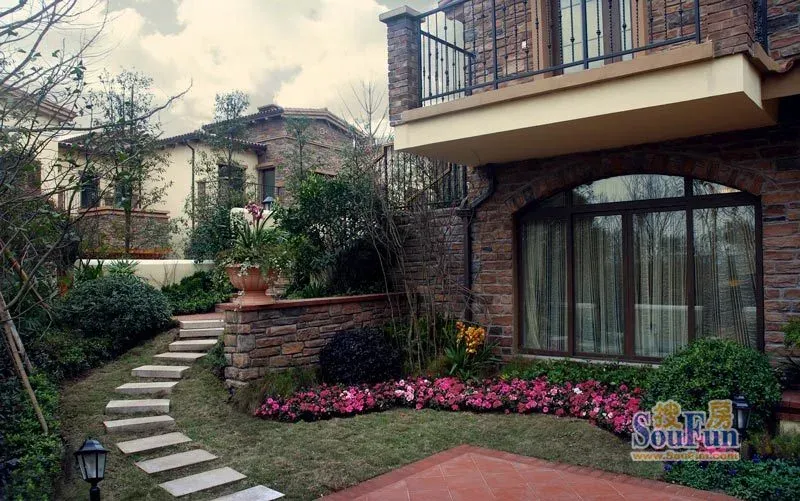 融创奥山博爵堡