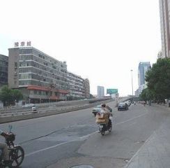 正规两房两厅,光线好,有院子。