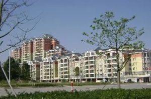 锦绣华庭精装三房,中间楼层光线好,户型方正看房方便