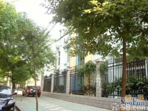 百花洲路南北通透,采光好装修好,环镜优美近地铁视野好,诚心出售