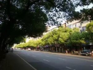 百花洲路南北通透,采光好装修好,环镜优美近地铁视野好,诚心出售