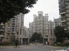 金桥爱建园顶楼复式急售