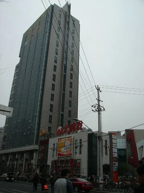 闸北 平型关路 108创意广场金座 豪华装修急售 地铁8号线