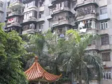 流花华侨新村五房两厅小区物业管理带一楼院子