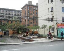建设路223弄构建宿舍户型方正,采光好装修好,环镜优美中间楼层