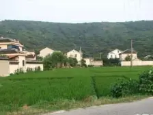 大别墅出售,花园大,精装修,拎包入住。