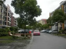 临河别墅 带朝南大花园 小区中间位置,环境好