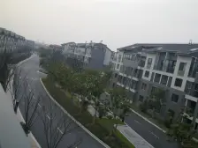 五楼带阁楼,四房两卫,得房率高达91%,带奇大阳光房