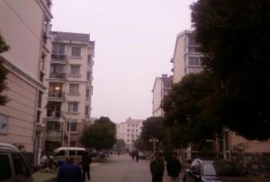1号线、2号线地铁口生活方便.